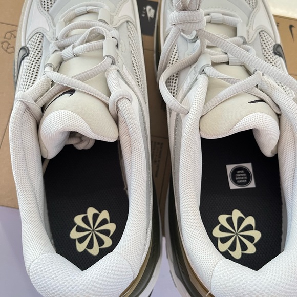 New Nike Women’s Air Max Bliss Shoes Size: 10 Flawed - Picture 6 of 15